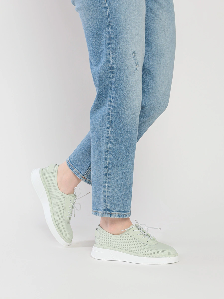 Туфли зеленого цвета с перфорацией
